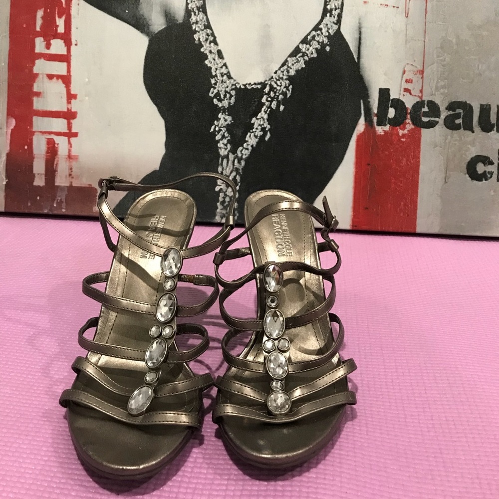 Silver comfy heels by Kenneth Cole